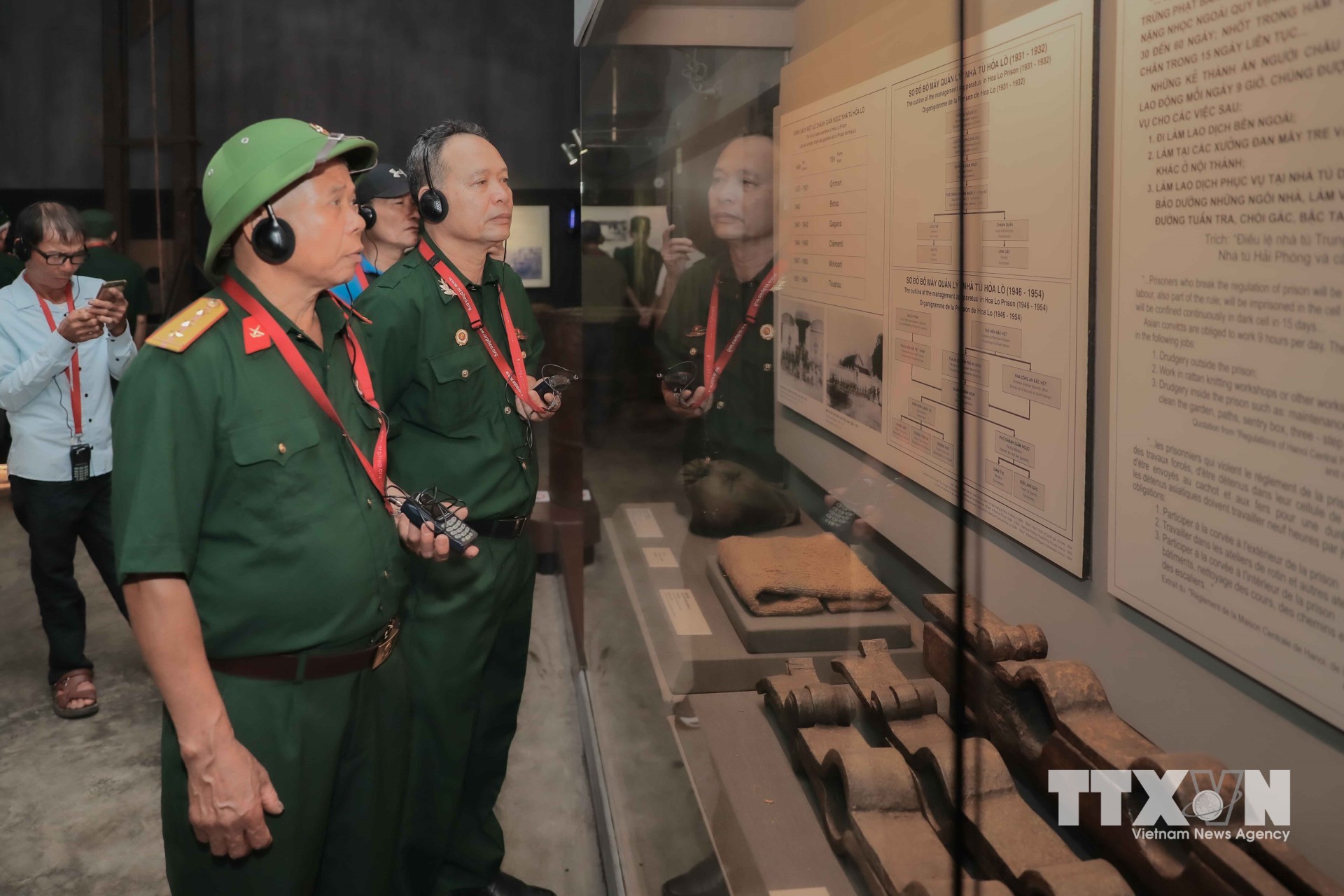 Hệ thống thuyết minh tự động bằng nhiều ngôn ngữ hỗ trợ du khách trong nước và quốc tế khám phá lịch sử Di tích Nhà tù Hỏa Lò thuận tiện hơn. (Ảnh: Phan Phương/TTXVN)